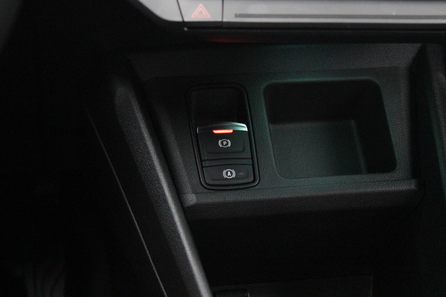 Renault 5 COMFORT RANGE ICONIC CINQ 52 kWh *NIEUWE AUTO!* | PACK WINTER: (ELEKTRISCH VERWARMBARE VOORSTOELEN/ELEKTRISCH VERWARMBAAR STUURWIEL, BESTUURDERSSTOEL MET ELEKTRISCH VERSTELBARE LENDESTEUN, IN HOOGTE VERSTELBARE PASSAGIERSSTOEL) | DAKLIJST ROUGE | PACK PARKING: (FULL EASY PARKING ASSIST MET PARKEERSENSOREN AAN VOOR- EN ZIJKANT) | ADAPTIVE CRUISE CONTROL | AUTOMATISCH INPARKEREN | FULL LED KOPLAMPEN MET MICRO OPTICS EN FRANSE FLAG | FLANK GUARD PROTECTION MAKKELIJK INPARKEREN MET VISUELE EN AKOESTISCHE SIGNALEN | 18" LICHTMETALEN VELGEN "CHRONO" | TWO TONE CARROSSERIEKLE