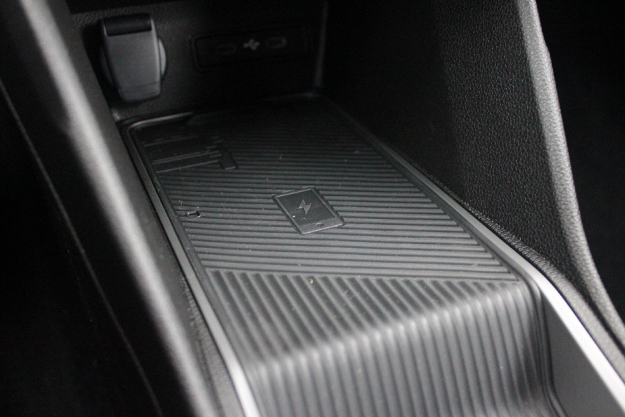 Renault 5 COMFORT RANGE ICONIC CINQ 52 kWh *NIEUWE AUTO!* | PACK WINTER: (ELEKTRISCH VERWARMBARE VOORSTOELEN/ELEKTRISCH VERWARMBAAR STUURWIEL, BESTUURDERSSTOEL MET ELEKTRISCH VERSTELBARE LENDESTEUN, IN HOOGTE VERSTELBARE PASSAGIERSSTOEL) | DAKLIJST ROUGE | PACK PARKING: (FULL EASY PARKING ASSIST MET PARKEERSENSOREN AAN VOOR- EN ZIJKANT) | ADAPTIVE CRUISE CONTROL | AUTOMATISCH INPARKEREN | FULL LED KOPLAMPEN MET MICRO OPTICS EN FRANSE FLAG | FLANK GUARD PROTECTION MAKKELIJK INPARKEREN MET VISUELE EN AKOESTISCHE SIGNALEN | 18" LICHTMETALEN VELGEN "CHRONO" | TWO TONE CARROSSERIEKLE