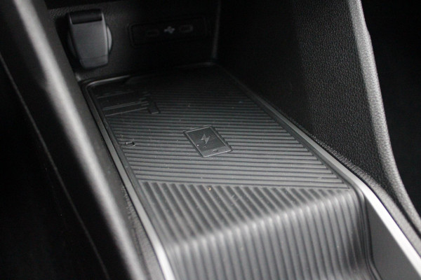 Renault 5 COMFORT RANGE ICONIC CINQ 52 kWh *NIEUWE AUTO!* | PACK WINTER: (ELEKTRISCH VERWARMBARE VOORSTOELEN/ELEKTRISCH VERWARMBAAR STUURWIEL, BESTUURDERSSTOEL MET ELEKTRISCH VERSTELBARE LENDESTEUN, IN HOOGTE VERSTELBARE PASSAGIERSSTOEL) | DAKLIJST ROUGE | PACK PARKING: (FULL EASY PARKING ASSIST MET PARKEERSENSOREN AAN VOOR- EN ZIJKANT) | ADAPTIVE CRUISE CONTROL | AUTOMATISCH INPARKEREN | FULL LED KOPLAMPEN MET MICRO OPTICS EN FRANSE FLAG | FLANK GUARD PROTECTION MAKKELIJK INPARKEREN MET VISUELE EN AKOESTISCHE SIGNALEN | 18" LICHTMETALEN VELGEN "CHRONO" | TWO TONE CARROSSERIEKLE