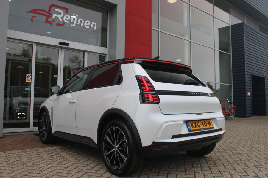 Renault 5 COMFORT RANGE ICONIC CINQ 52 kWh *NIEUWE AUTO!* | PACK WINTER: (ELEKTRISCH VERWARMBARE VOORSTOELEN/ELEKTRISCH VERWARMBAAR STUURWIEL, BESTUURDERSSTOEL MET ELEKTRISCH VERSTELBARE LENDESTEUN, IN HOOGTE VERSTELBARE PASSAGIERSSTOEL) | DAKLIJST ROUGE | PACK PARKING: (FULL EASY PARKING ASSIST MET PARKEERSENSOREN AAN VOOR- EN ZIJKANT) | ADAPTIVE CRUISE CONTROL | AUTOMATISCH INPARKEREN | FULL LED KOPLAMPEN MET MICRO OPTICS EN FRANSE FLAG | FLANK GUARD PROTECTION MAKKELIJK INPARKEREN MET VISUELE EN AKOESTISCHE SIGNALEN | 18" LICHTMETALEN VELGEN "CHRONO" | TWO TONE CARROSSERIEKLE