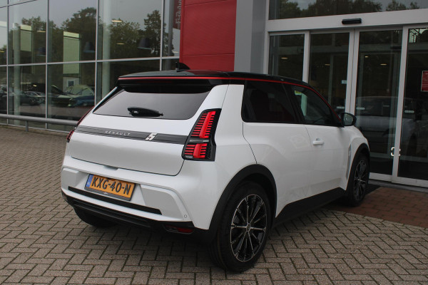 Renault 5 COMFORT RANGE ICONIC CINQ 52 kWh *NIEUWE AUTO!* | PACK WINTER: (ELEKTRISCH VERWARMBARE VOORSTOELEN/ELEKTRISCH VERWARMBAAR STUURWIEL, BESTUURDERSSTOEL MET ELEKTRISCH VERSTELBARE LENDESTEUN, IN HOOGTE VERSTELBARE PASSAGIERSSTOEL) | DAKLIJST ROUGE | PACK PARKING: (FULL EASY PARKING ASSIST MET PARKEERSENSOREN AAN VOOR- EN ZIJKANT) | ADAPTIVE CRUISE CONTROL | AUTOMATISCH INPARKEREN | FULL LED KOPLAMPEN MET MICRO OPTICS EN FRANSE FLAG | FLANK GUARD PROTECTION MAKKELIJK INPARKEREN MET VISUELE EN AKOESTISCHE SIGNALEN | 18" LICHTMETALEN VELGEN "CHRONO" | TWO TONE CARROSSERIEKLE