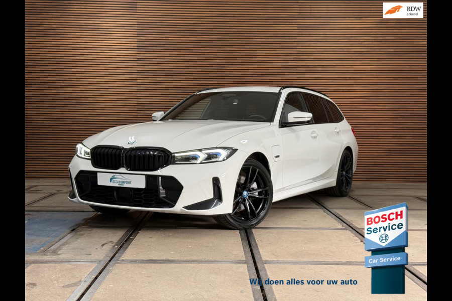 BMW 3 Serie Touring 330e M-Sport | xDrive |Shadowline | Elektrische Sporstoelen | 19” | Driving Assistant Professional | Head-Up