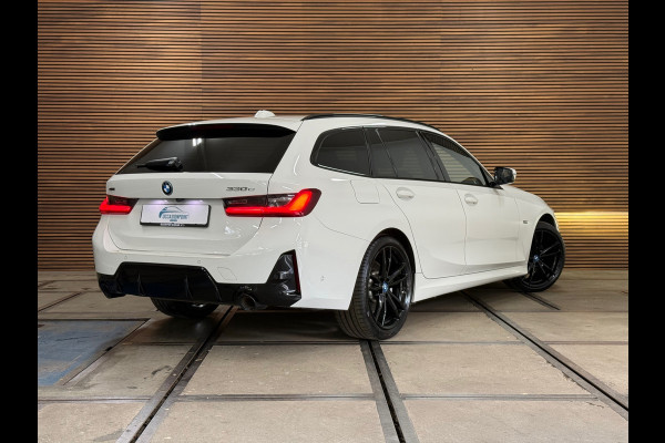 BMW 3 Serie Touring 330e M-Sport | xDrive |Shadowline | Elektrische Sporstoelen | 19” | Driving Assistant Professional | Head-Up