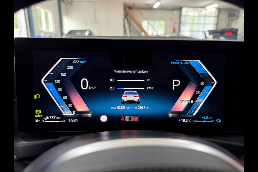 BMW 3 Serie Touring 330e M-Sport | xDrive |Shadowline | Elektrische Sporstoelen | 19” | Driving Assistant Professional | Head-Up