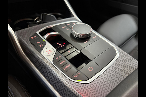 BMW 3 Serie Touring 330e M-Sport | xDrive |Shadowline | Elektrische Sporstoelen | 19” | Driving Assistant Professional | Head-Up
