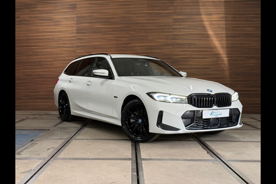 BMW 3 Serie Touring 330e M-Sport | xDrive |Shadowline | Elektrische Sporstoelen | 19” | Driving Assistant Professional | Head-Up
