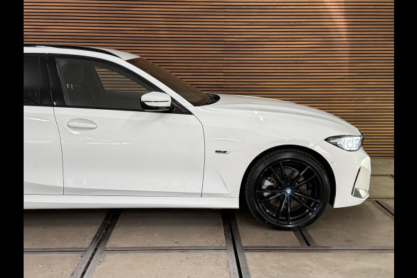 BMW 3 Serie Touring 330e M-Sport | xDrive |Shadowline | Elektrische Sporstoelen | 19” | Driving Assistant Professional | Head-Up