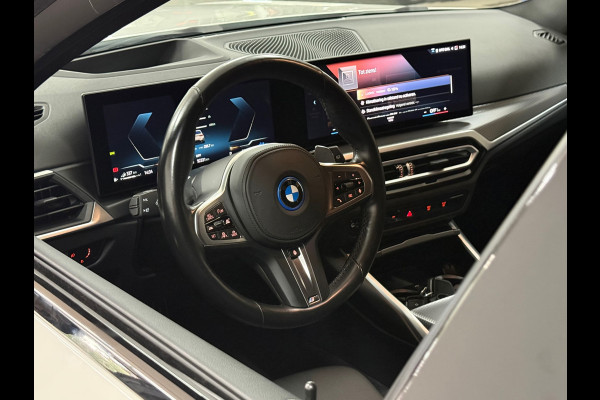 BMW 3 Serie Touring 330e M-Sport | xDrive |Shadowline | Elektrische Sporstoelen | 19” | Driving Assistant Professional | Head-Up