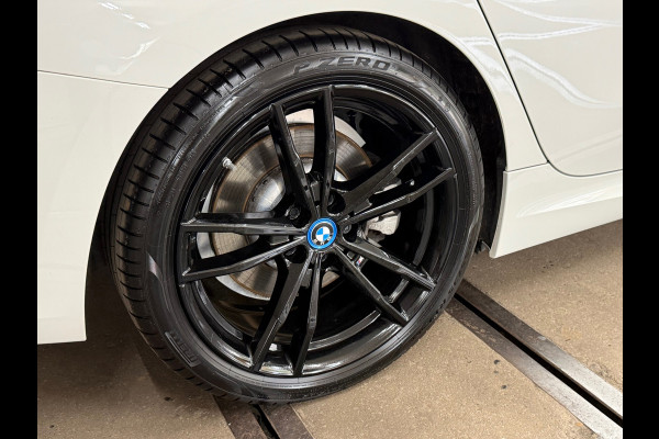 BMW 3 Serie Touring 330e M-Sport | xDrive |Shadowline | Elektrische Sporstoelen | 19” | Driving Assistant Professional | Head-Up