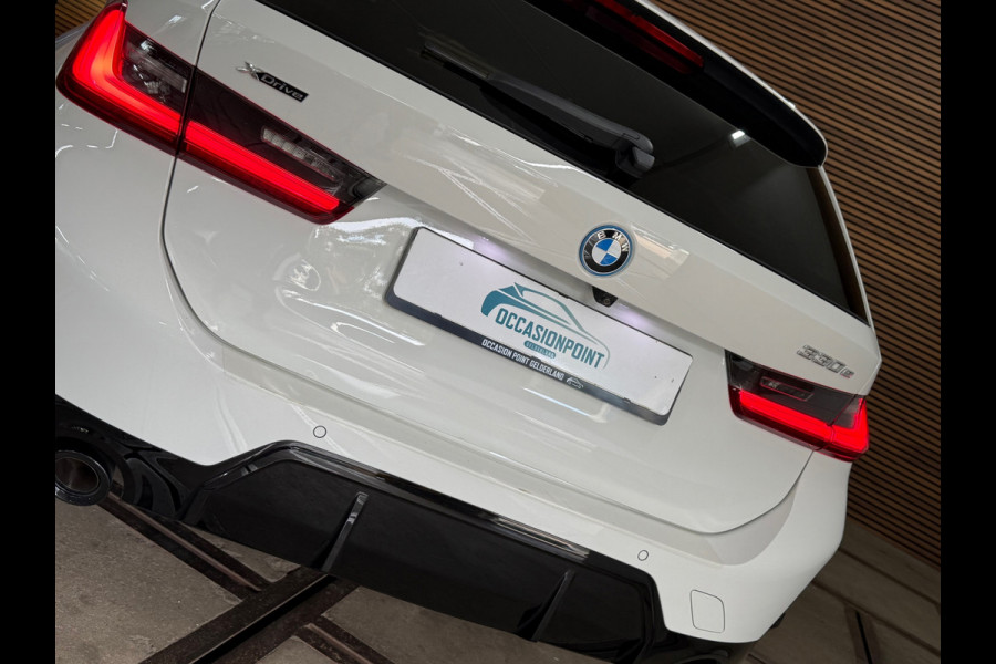 BMW 3 Serie Touring 330e M-Sport | xDrive |Shadowline | Elektrische Sporstoelen | 19” | Driving Assistant Professional | Head-Up