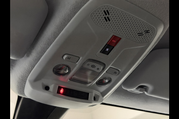 Peugeot e-208 EV Active 50 kWh | navigatie | 11kw 3-fase lader | LED verlichting | Keyless start