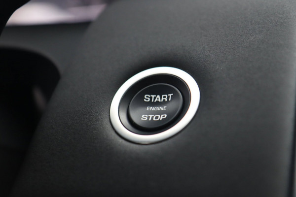 Land Rover Discovery Sport P300e 1.5 R-Dynamic SE / MEMORY / ACC / MERIDIAN / CAMERA / KEYLESS