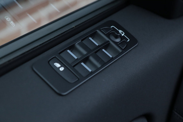 Land Rover Discovery Sport P300e 1.5 R-Dynamic SE / MEMORY / ACC / MERIDIAN / CAMERA / KEYLESS