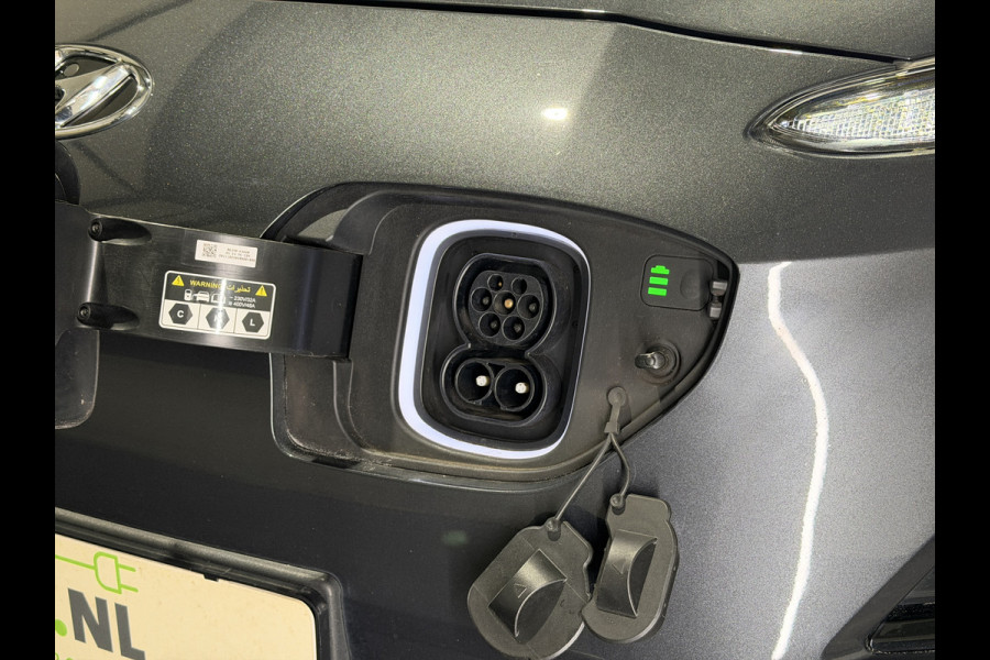 Hyundai Kona EV Premium 64 kWh | Keyless | Elektrische stoelen | Stoelen & stuur verwarmd