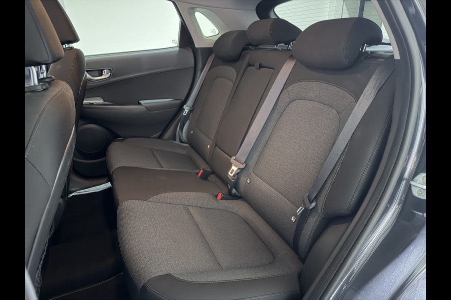 Hyundai Kona EV Premium 64 kWh | Keyless | Elektrische stoelen | Stoelen & stuur verwarmd