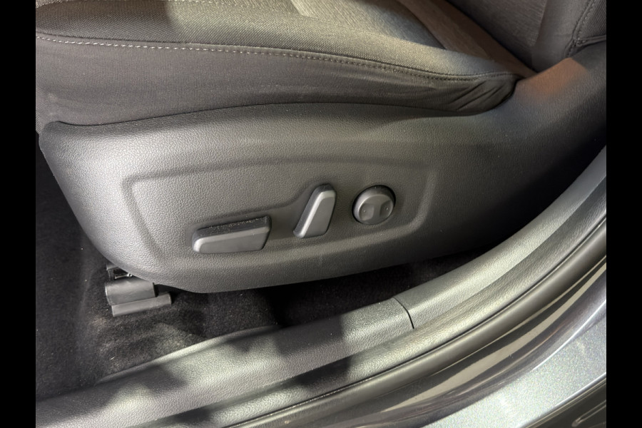Hyundai Kona EV Premium 64 kWh | Keyless | Elektrische stoelen | Stoelen & stuur verwarmd