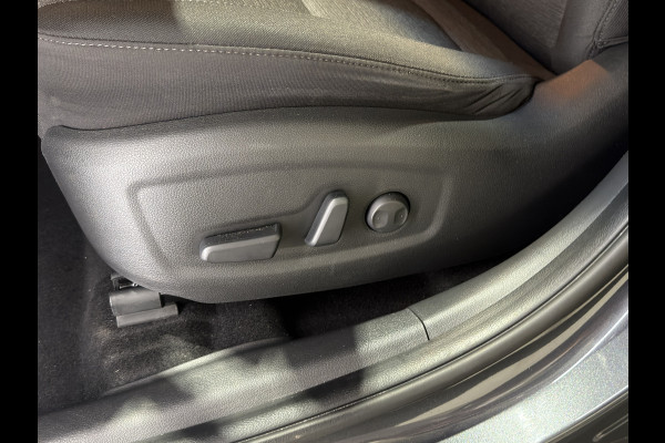 Hyundai Kona EV Premium 64 kWh | Keyless | Elektrische stoelen | Stoelen & stuur verwarmd