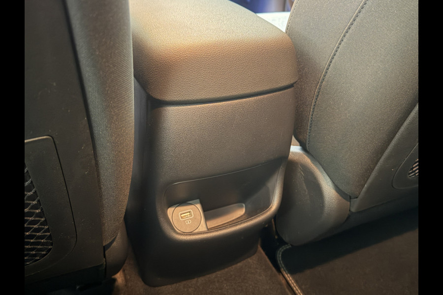 Hyundai Kona EV Premium 64 kWh | Keyless | Elektrische stoelen | Stoelen & stuur verwarmd