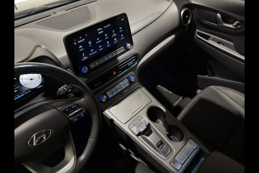 Hyundai Kona EV Premium 64 kWh | Keyless | Elektrische stoelen | Stoelen & stuur verwarmd