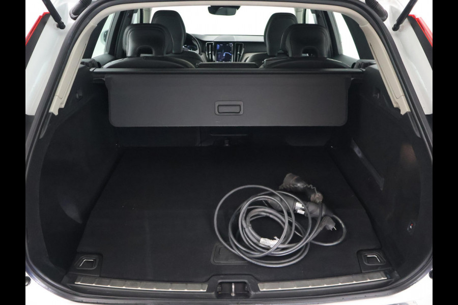 Volvo XC60 2.0 T8 TWIN ENGINE 390 PK AWD INSCRIPTION | TREKHAAK | PANORAMA | LEDER | 19 INCH