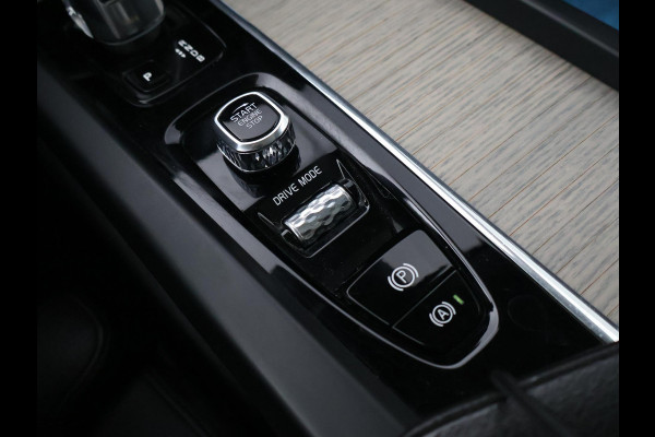 Volvo XC60 2.0 T8 TWIN ENGINE 390 PK AWD INSCRIPTION | TREKHAAK | PANORAMA | LEDER | 19 INCH