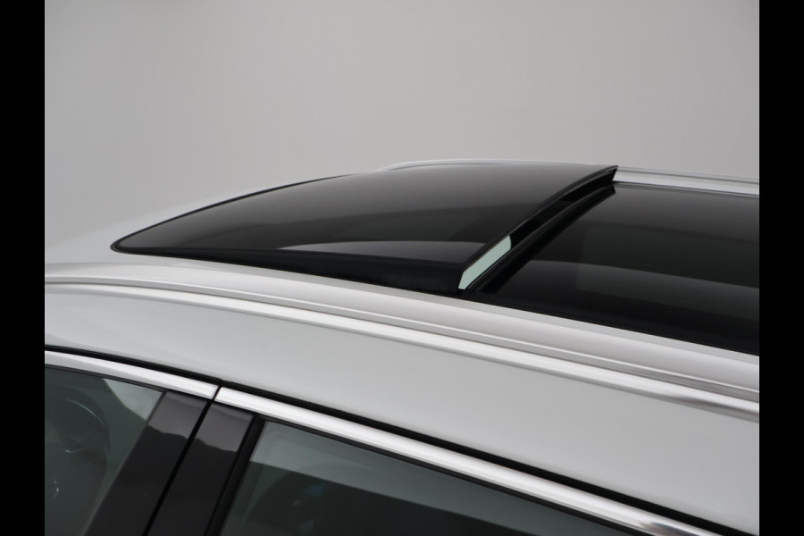 Volvo XC60 2.0 T8 TWIN ENGINE 390 PK AWD INSCRIPTION | TREKHAAK | PANORAMA | LEDER | 19 INCH