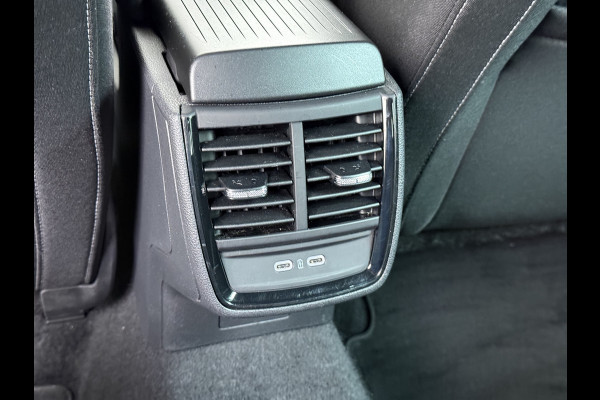 Škoda Kamiq TSI 111pk Aut. Sportstoelen Apple/Android Camera Pdc Lane-dep. CruiseControl Dakrails Ecc Tel. Usb Isofix Aut.Verlichting Dab Led Verw.Spiegels 16''LM 1.0 TSI Sport Business Orig.NL-auto