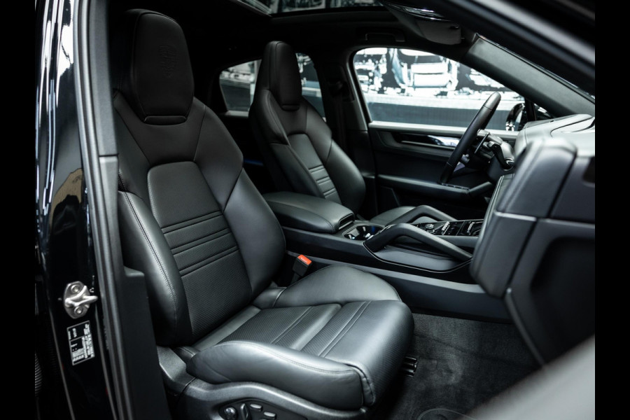 Porsche Cayenne Coupé 3.0 E-Hybrid Black Edition Prachtige Porsche Cayenne uitgevoerd met vele opties
