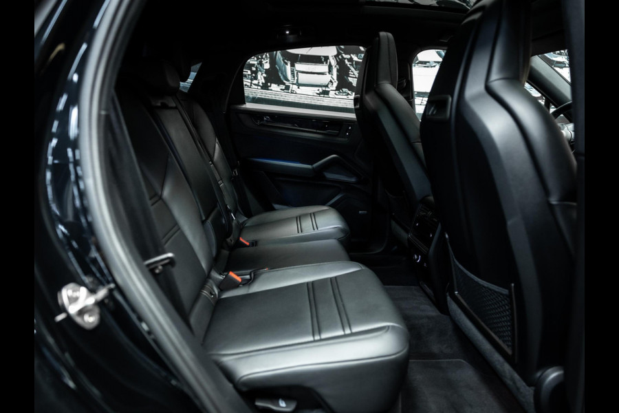 Porsche Cayenne Coupé 3.0 E-Hybrid Black Edition Prachtige Porsche Cayenne uitgevoerd met vele opties