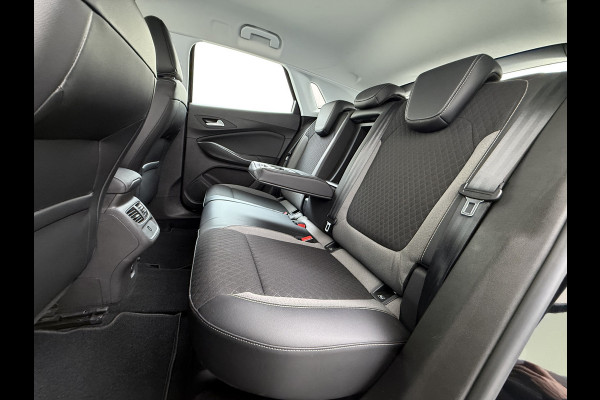 Opel Grandland X 1.2T 131pk Camera Apple/Android Elek.klep Bordherk. Blindspot 1/2Leer Navi Lane-dep. Keyless Aut.Verlichting Led Usb Tel. Ecc CruiseControl Innovation Regensensor Pdc Mistlampen Elek.Inkl.Spiegels 18''LM 1.2Turbo