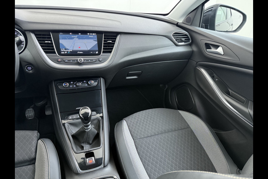 Opel Grandland X 1.2T 131pk Camera Apple/Android Elek.klep Bordherk. Blindspot 1/2Leer Navi Lane-dep. Keyless Aut.Verlichting Led Usb Tel. Ecc CruiseControl Innovation Regensensor Pdc Mistlampen Elek.Inkl.Spiegels 18''LM 1.2Turbo