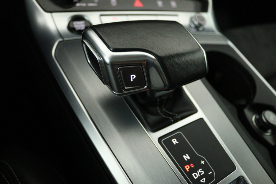 Audi A6 Avant 55 TFSI e quattro Competition (PANORAMADAK, TREKHAAK, CAMERA, STOELVERWARMING, DEALER ONDERHOUDEN)