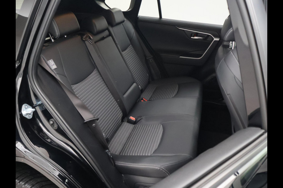 Toyota RAV4 2.5 HYBRID 218 PK AUT. BLACK EDITION + 19 INCH | ADAPTIVE CRUISE | CAMERA | STUUR/STOELVERWARMING