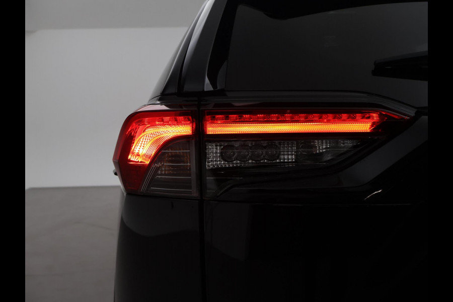 Toyota RAV4 2.5 HYBRID 218 PK AUT. BLACK EDITION + 19 INCH | ADAPTIVE CRUISE | CAMERA | STUUR/STOELVERWARMING