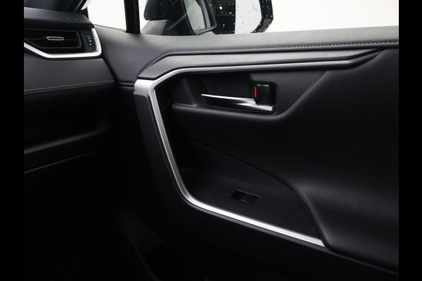 Toyota RAV4 2.5 HYBRID 218 PK AUT. BLACK EDITION + 19 INCH | ADAPTIVE CRUISE | CAMERA | STUUR/STOELVERWARMING