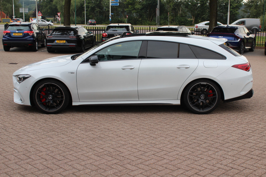 Mercedes-Benz CLA-Klasse Shooting Brake AMG 45 S 4MATIC+ Premium Plus 52.438 km! / Panoramadak / 360Camera / Sportuitlaat / Schaalstoelen / Burmester / DAB / Dodehoek / Matrix LED / Memory seats / Navigatie