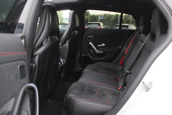Mercedes-Benz CLA-Klasse Shooting Brake AMG 45 S 4MATIC+ Premium Plus 52.438 km! / Panoramadak / 360Camera / Sportuitlaat / Schaalstoelen / Burmester / DAB / Dodehoek / Matrix LED / Memory seats / Navigatie