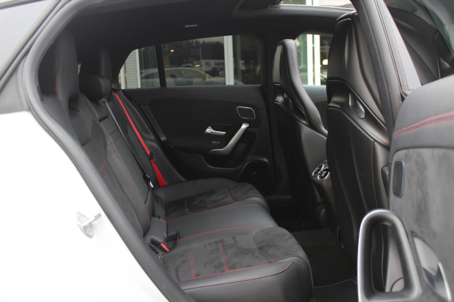 Mercedes-Benz CLA-Klasse Shooting Brake AMG 45 S 4MATIC+ Premium Plus 52.438 km! / Panoramadak / 360Camera / Sportuitlaat / Schaalstoelen / Burmester / DAB / Dodehoek / Matrix LED / Memory seats / Navigatie