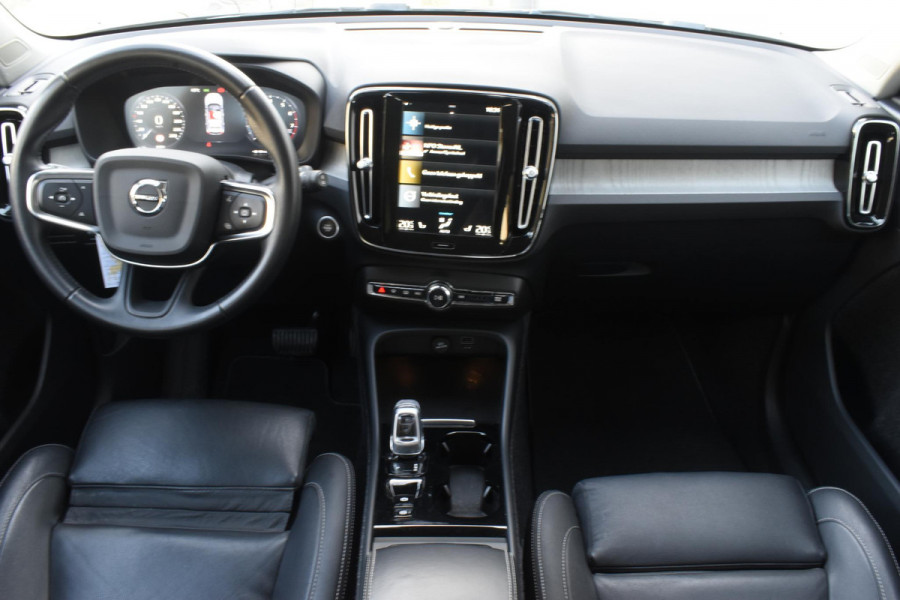 Volvo XC40 T3 163PK Inscription Automaat / Adaptive Cruise Control / Stuur- & Stoelverwarming / Elektrische achterklep / Achteruitrijcamera / Trekhaak elektrisch uitklapbaar / 19" velgen / Parkeersensoren V+A