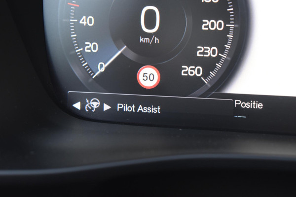 Volvo XC40 T3 163PK Inscription Automaat / Adaptive Cruise Control / Stuur- & Stoelverwarming / Elektrische achterklep / Achteruitrijcamera / Trekhaak elektrisch uitklapbaar / 19" velgen / Parkeersensoren V+A