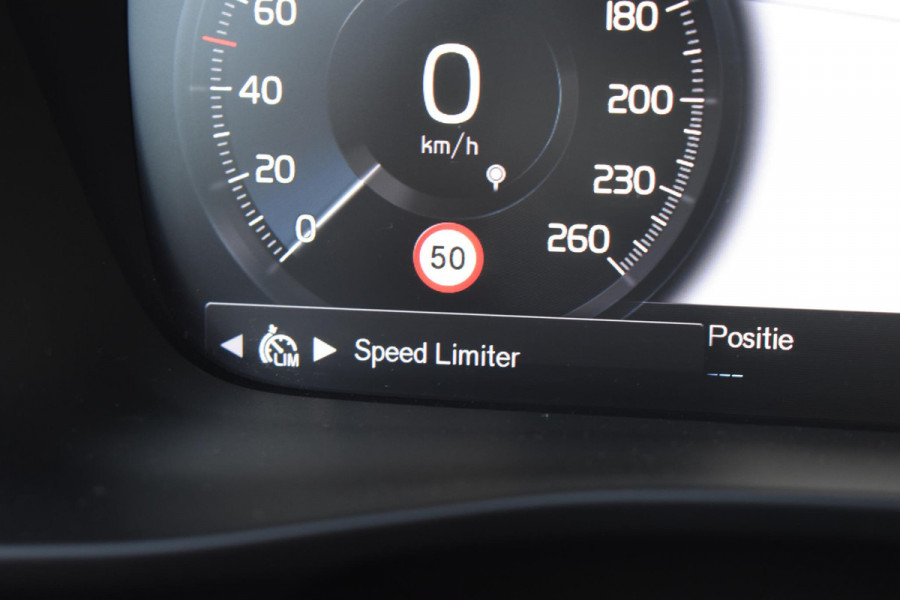 Volvo XC40 T3 163PK Inscription Automaat / Adaptive Cruise Control / Stuur- & Stoelverwarming / Elektrische achterklep / Achteruitrijcamera / Trekhaak elektrisch uitklapbaar / 19" velgen / Parkeersensoren V+A