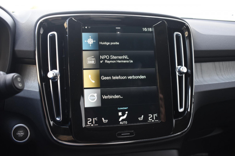 Volvo XC40 T3 163PK Inscription Automaat / Adaptive Cruise Control / Stuur- & Stoelverwarming / Elektrische achterklep / Achteruitrijcamera / Trekhaak elektrisch uitklapbaar / 19" velgen / Parkeersensoren V+A