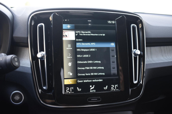 Volvo XC40 T3 163PK Inscription Automaat / Adaptive Cruise Control / Stuur- & Stoelverwarming / Elektrische achterklep / Achteruitrijcamera / Trekhaak elektrisch uitklapbaar / 19" velgen / Parkeersensoren V+A