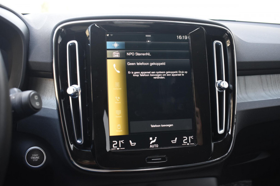 Volvo XC40 T3 163PK Inscription Automaat / Adaptive Cruise Control / Stuur- & Stoelverwarming / Elektrische achterklep / Achteruitrijcamera / Trekhaak elektrisch uitklapbaar / 19" velgen / Parkeersensoren V+A