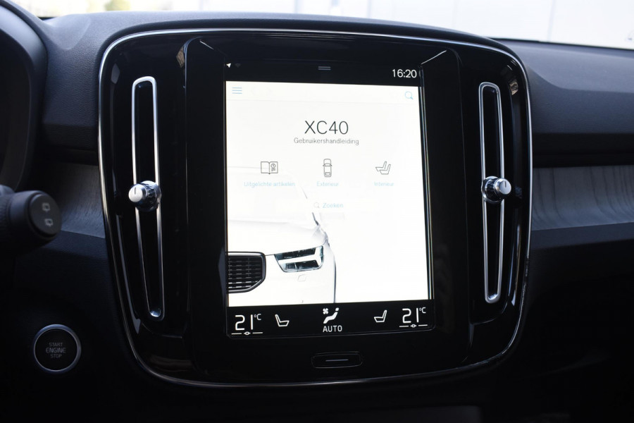 Volvo XC40 T3 163PK Inscription Automaat / Adaptive Cruise Control / Stuur- & Stoelverwarming / Elektrische achterklep / Achteruitrijcamera / Trekhaak elektrisch uitklapbaar / 19" velgen / Parkeersensoren V+A