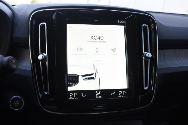 Volvo XC40 T3 163PK Inscription Automaat / Adaptive Cruise Control / Stuur- & Stoelverwarming / Elektrische achterklep / Achteruitrijcamera / Trekhaak elektrisch uitklapbaar / 19" velgen / Parkeersensoren V+A