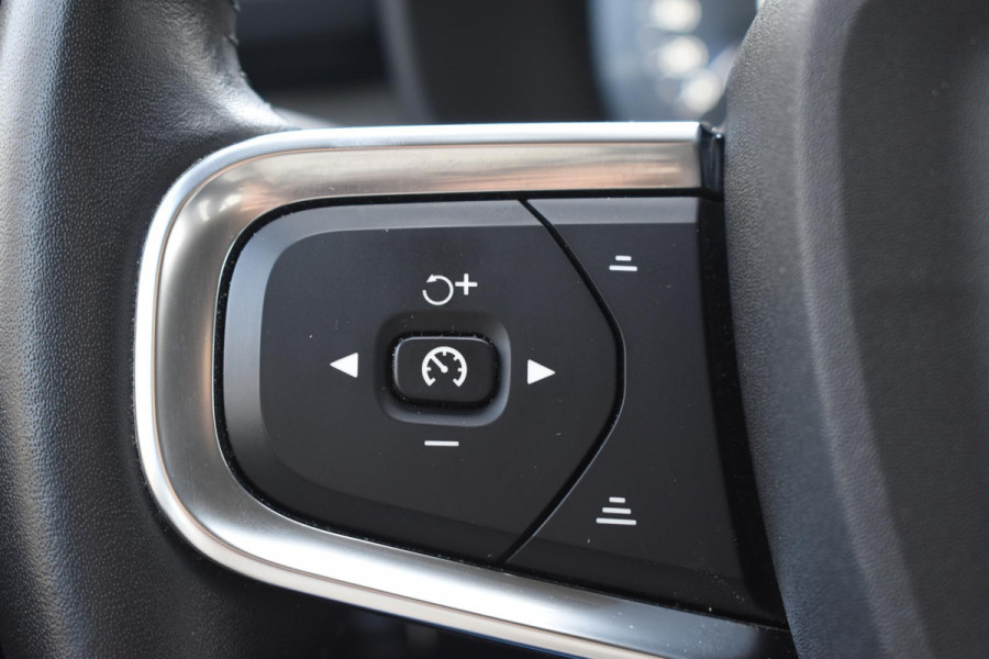 Volvo XC40 T3 163PK Inscription Automaat / Adaptive Cruise Control / Stuur- & Stoelverwarming / Elektrische achterklep / Achteruitrijcamera / Trekhaak elektrisch uitklapbaar / 19" velgen / Parkeersensoren V+A