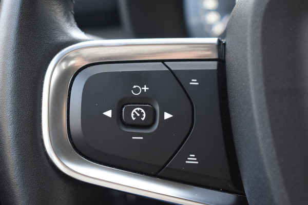 Volvo XC40 T3 163PK Inscription Automaat / Adaptive Cruise Control / Stuur- & Stoelverwarming / Elektrische achterklep / Achteruitrijcamera / Trekhaak elektrisch uitklapbaar / 19" velgen / Parkeersensoren V+A