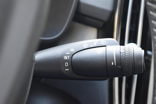 Volvo XC40 T3 163PK Inscription Automaat / Adaptive Cruise Control / Stuur- & Stoelverwarming / Elektrische achterklep / Achteruitrijcamera / Trekhaak elektrisch uitklapbaar / 19" velgen / Parkeersensoren V+A