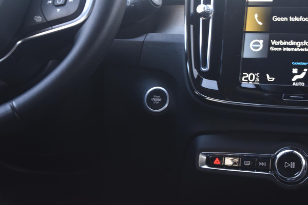 Volvo XC40 T3 163PK Inscription Automaat / Adaptive Cruise Control / Stuur- & Stoelverwarming / Elektrische achterklep / Achteruitrijcamera / Trekhaak elektrisch uitklapbaar / 19" velgen / Parkeersensoren V+A